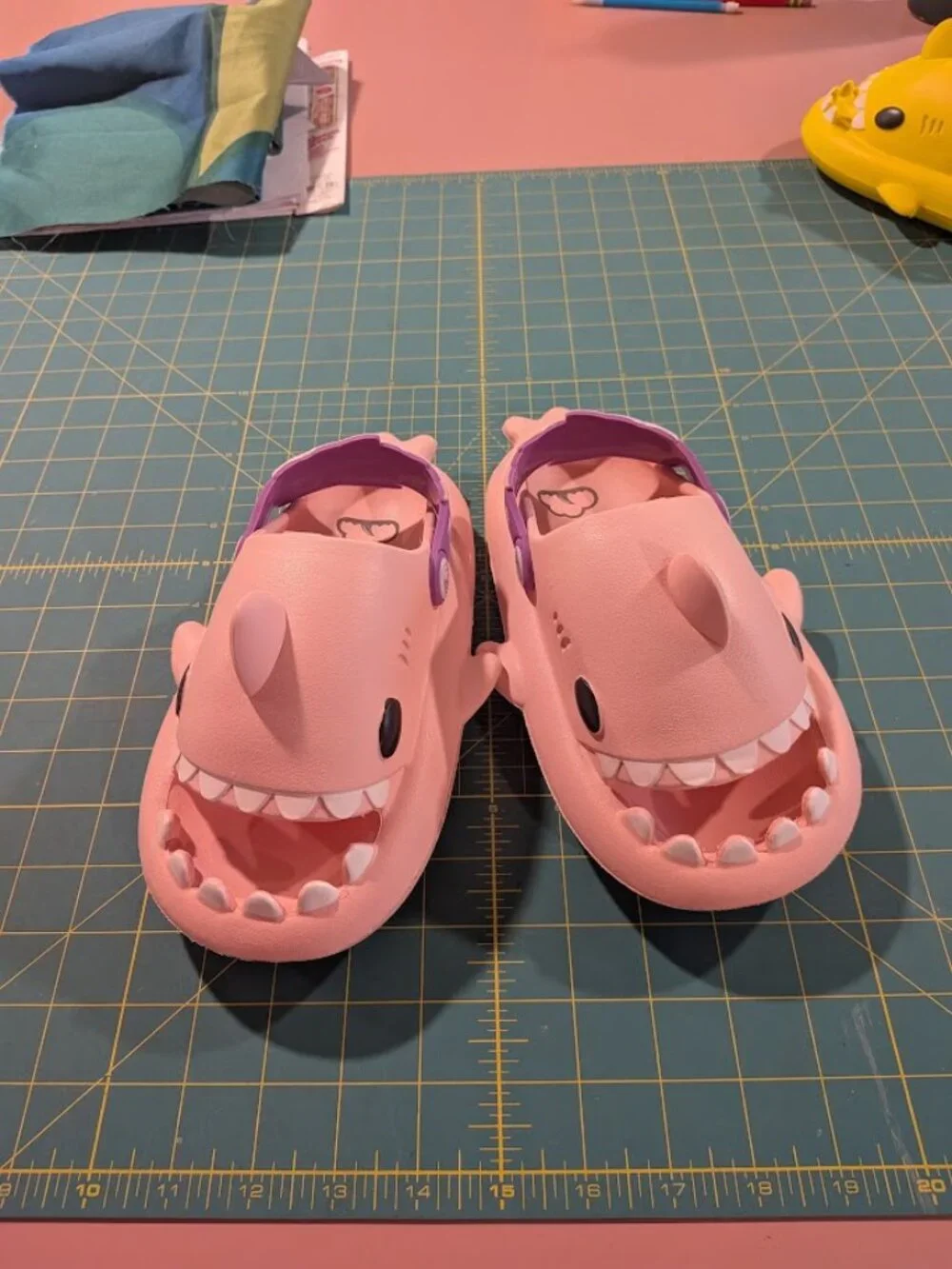 Cloud Shark Slides Kids Size 11.5/12 (200)